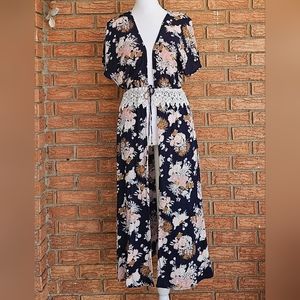 💥Melrose and Market Floral front tie kimono with lace and side slits